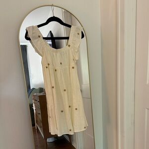 Wild fable ruffle sleeve daisy dress